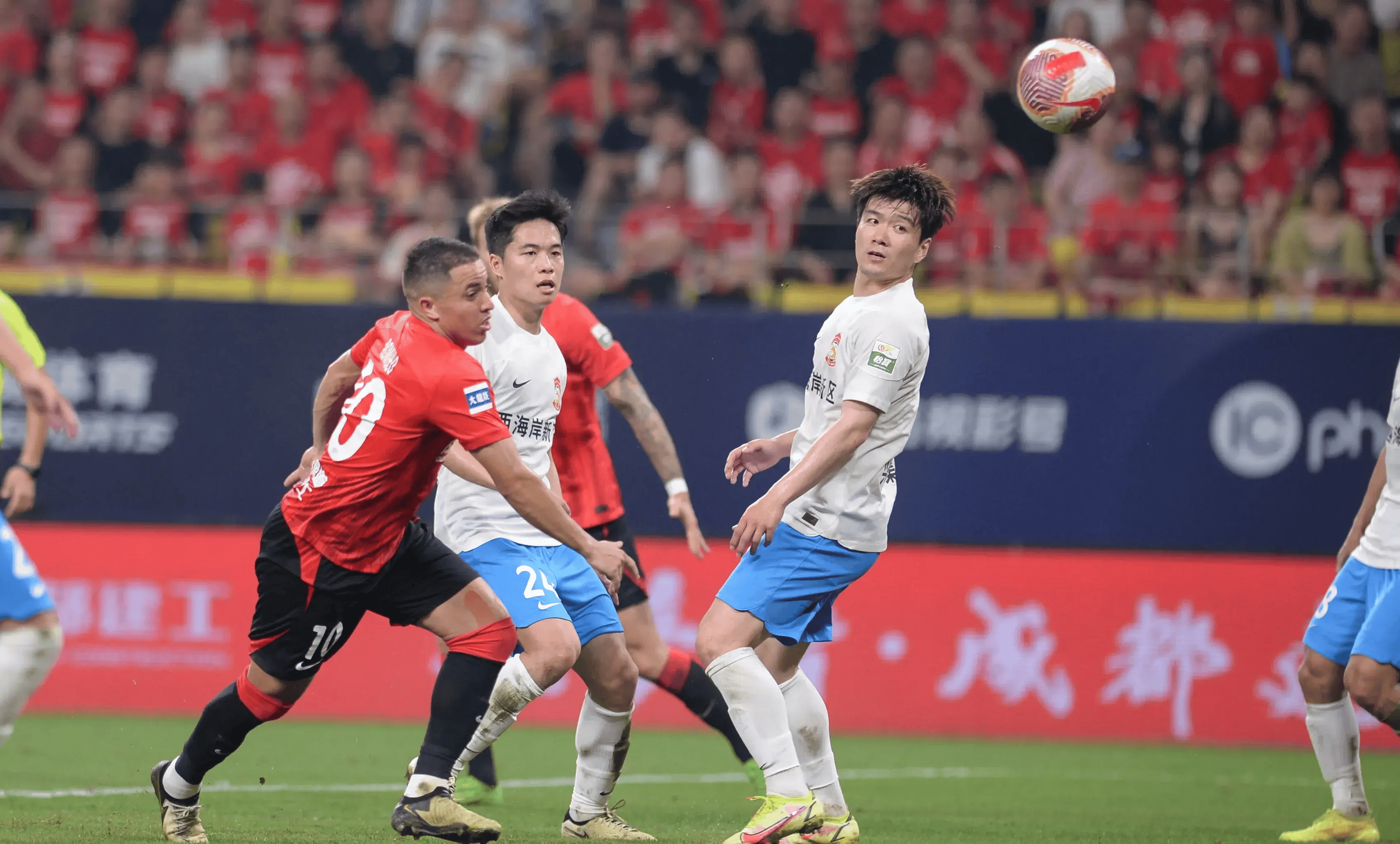 B体育APP:中国足球协会“神操作”不断，球迷：足协是来“拯救”还是“毁灭”中国足球的？的简单介绍