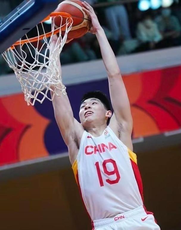 B体育官网：中国男篮热身赛连胜，状态渐入佳境的简单介绍