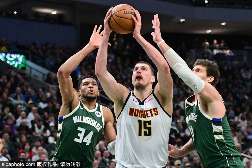 包含bsports体育：雄鹿队新赛季：霍勒迪能否继续保持高水准的防守，在季后赛中发挥关键作用，帮助球队赢得总冠军？的词条