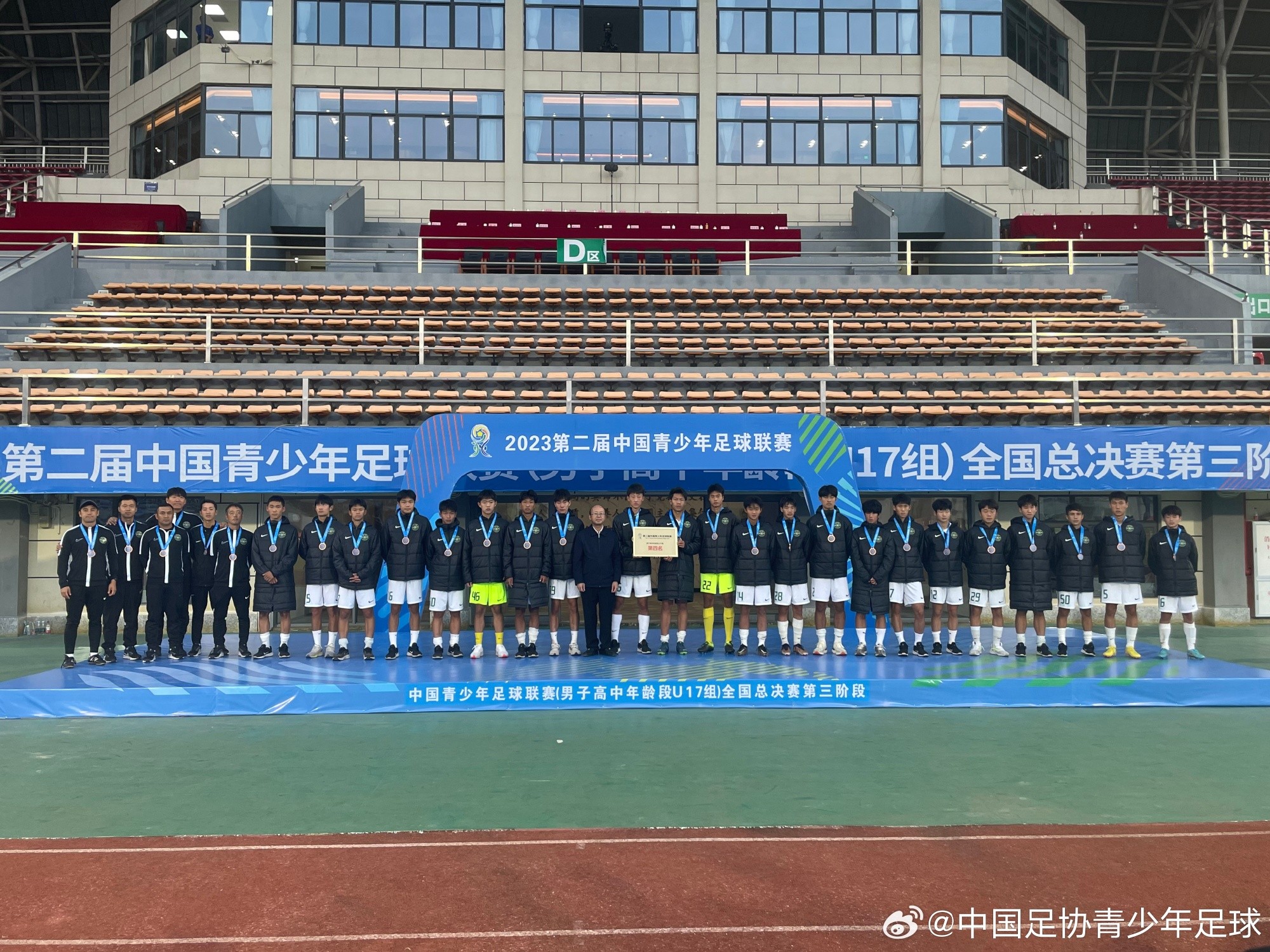 B体育APP:中国足球青训体系的精英培养与普及推广的平衡：基于资源优化配置模型的简单介绍